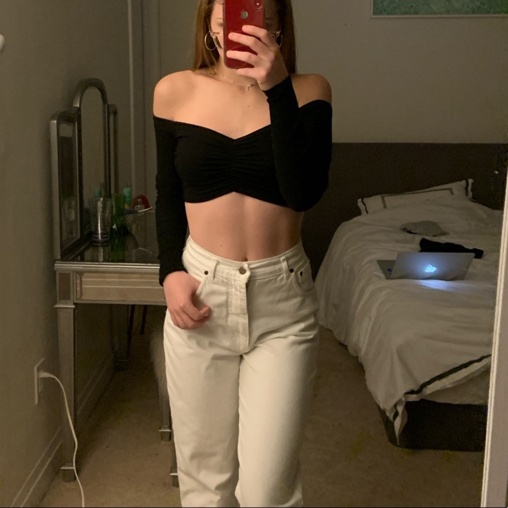 Black long sleeve crop top